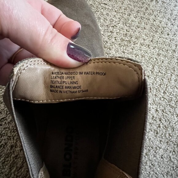 Blondo Mayes Waterproof Chelsea Boot - women's size 9 - Picture 3 of 7